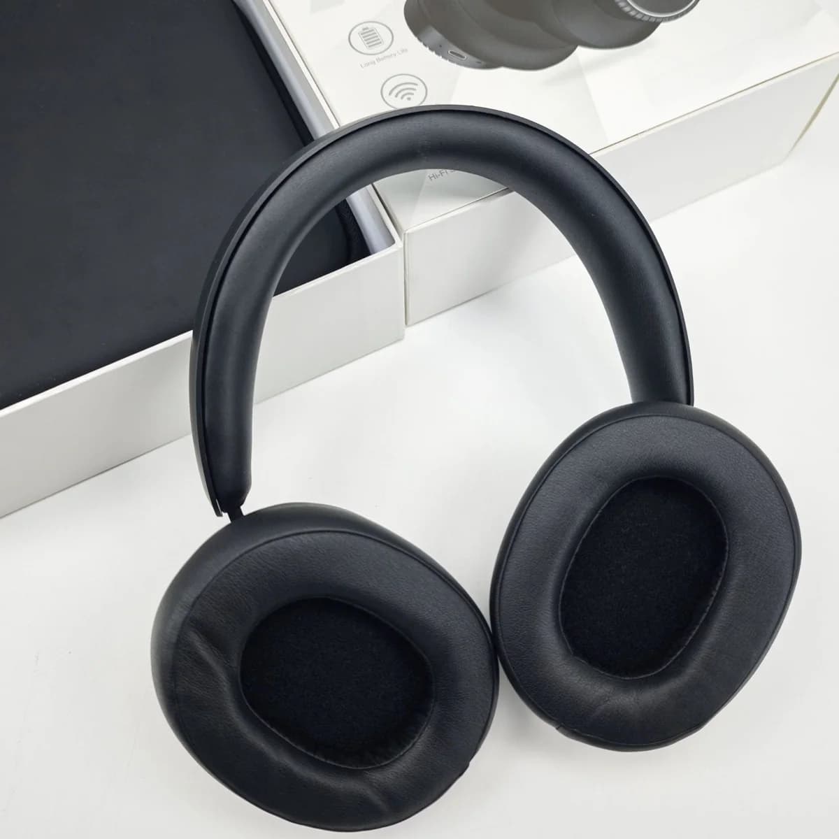 Antausinės belaidės Bluetooth ausinės su triukšmo slopinimu ir dėklu