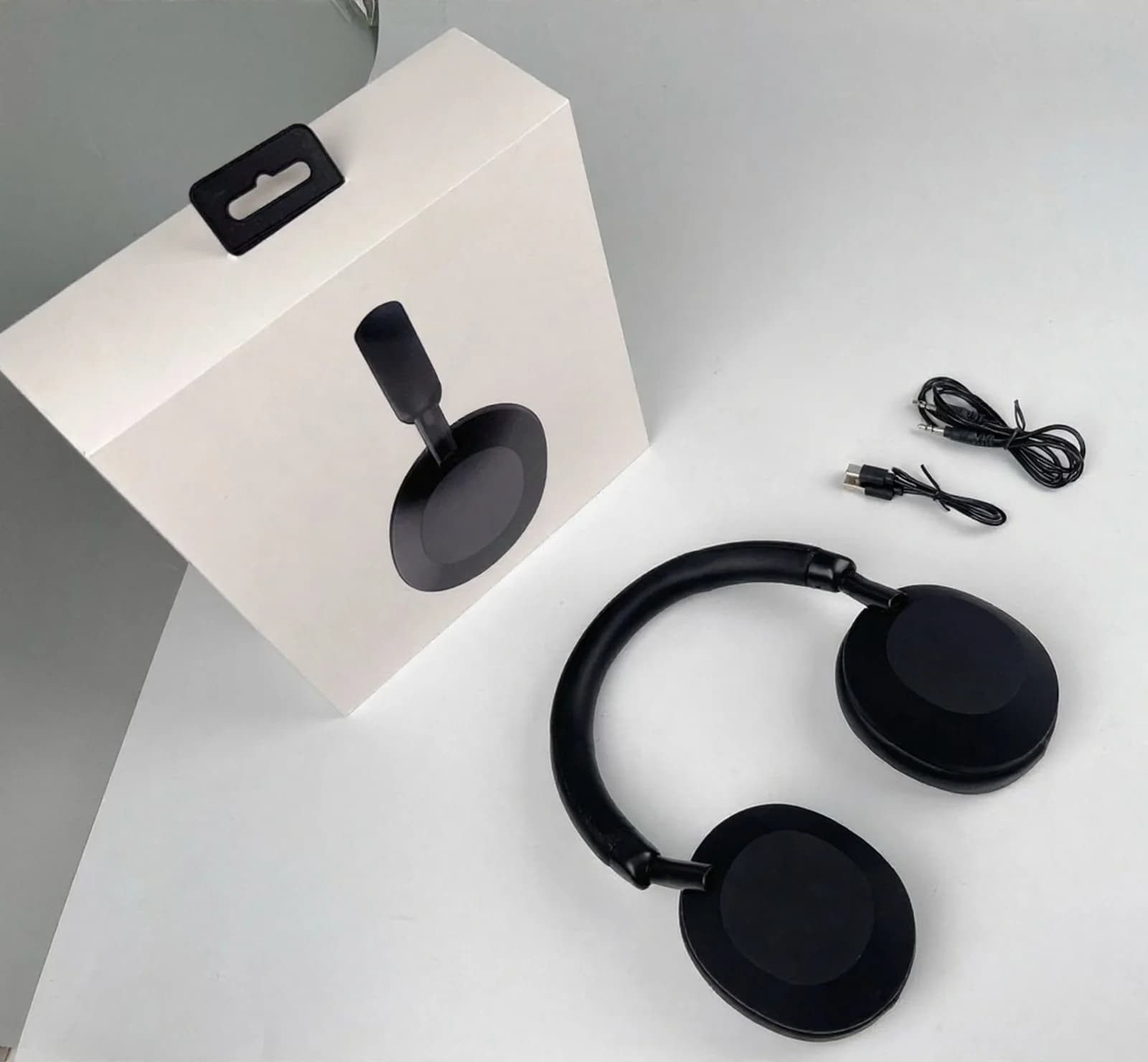 Belaidės antausinės ausinės su aktyviu triukšmo slopinimu ir stereo garsu